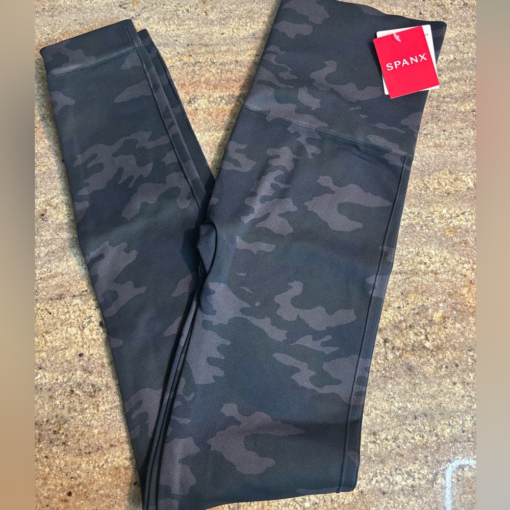 Spanx Leggings NWT Black Camo